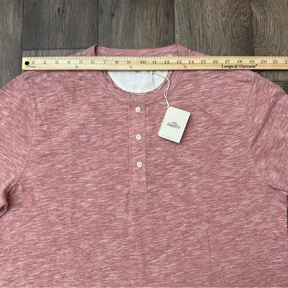 Faherty Heather Crewneck T-shirt Men’s Size XL Faded Red